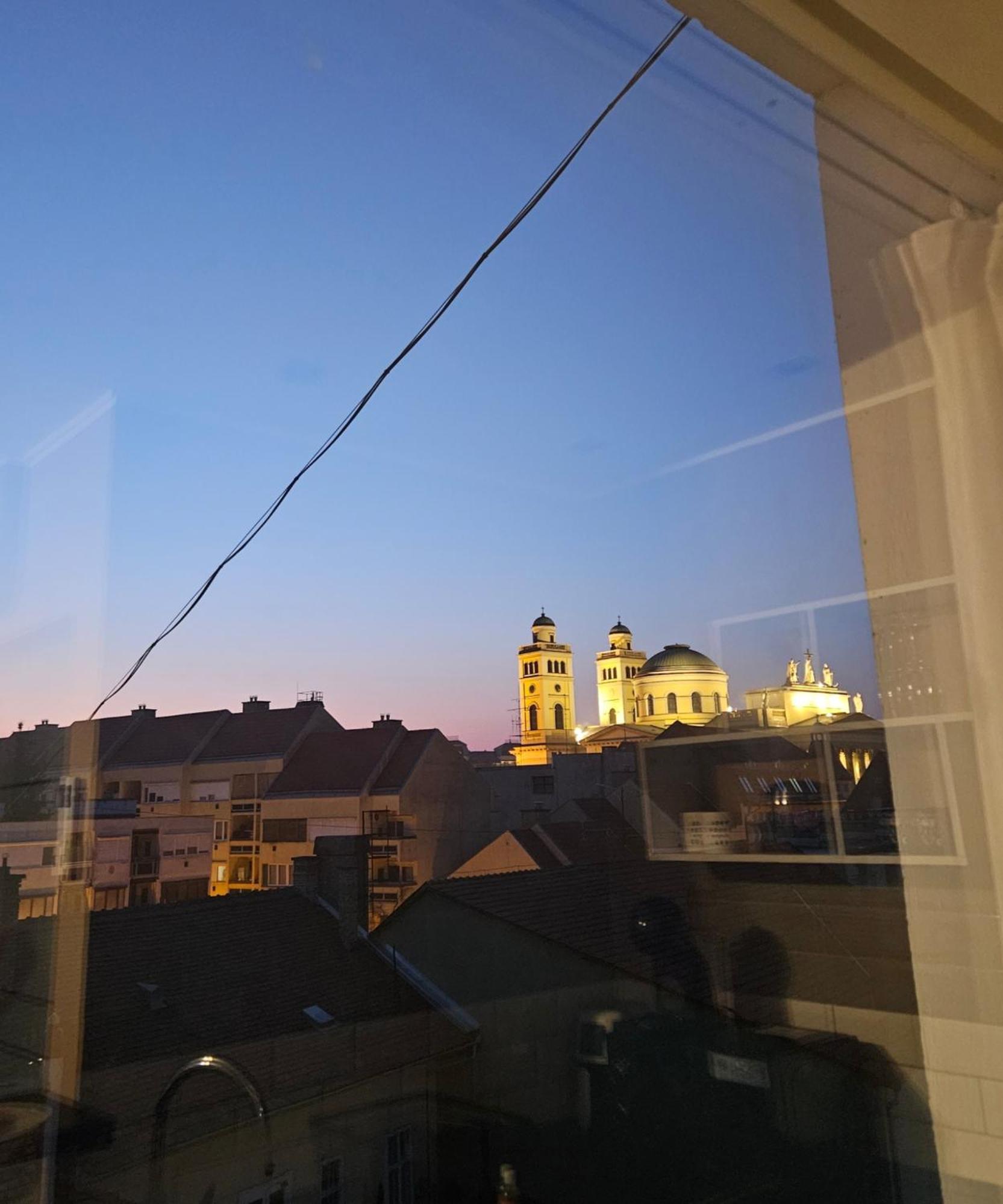 Hellowine Apartman II Eger Buitenkant foto